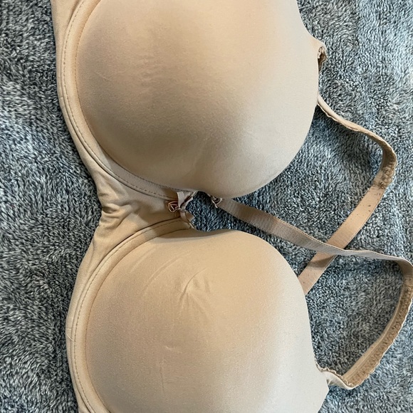 1 each, Arie and VS bras, both 38D. Sold as set. - Picture 4 of 6